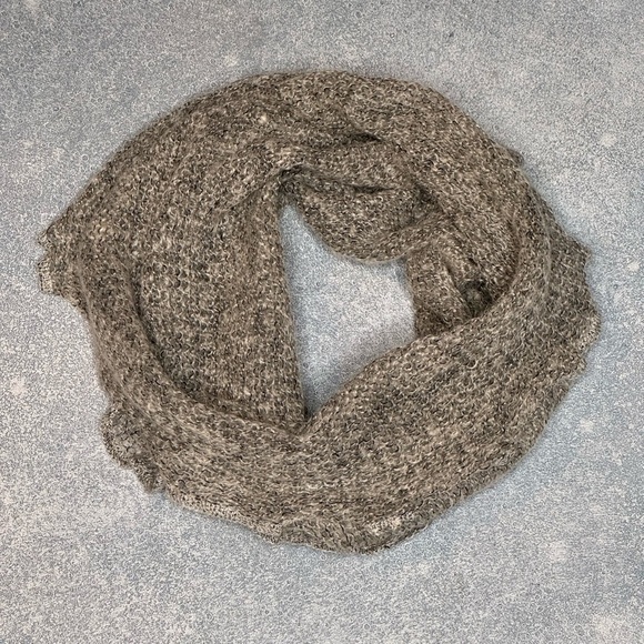 Women's 100% Acrylic Infinity Loop Scarf Neck Warmer - Picture 1 of 3